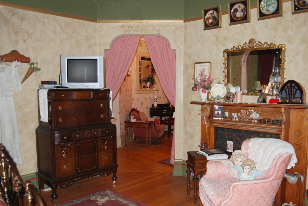 Schuster Mansion Bed & Breakfast Milwaukee Habitación foto